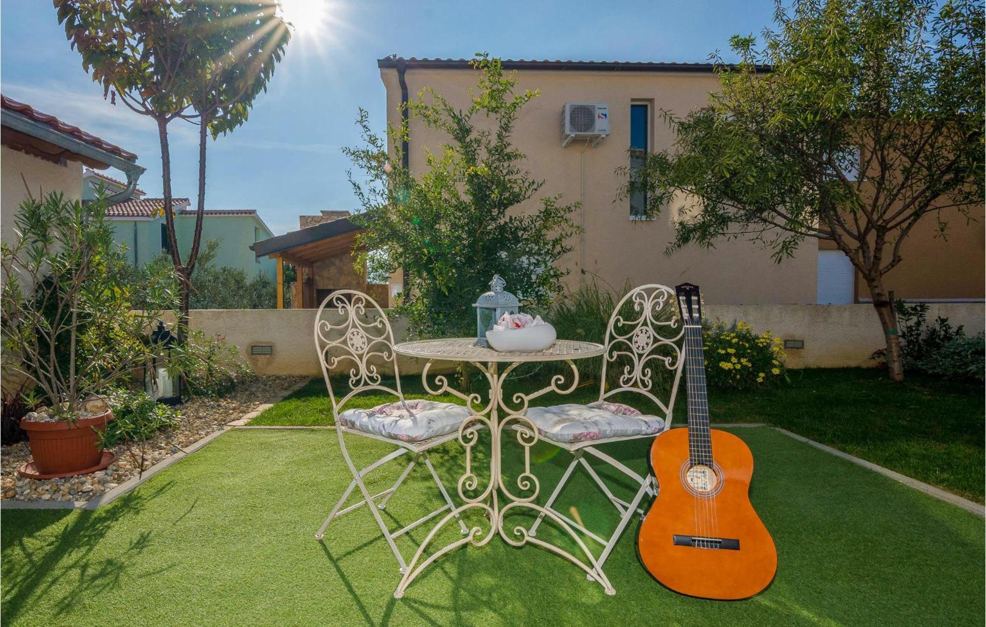 Nice Apartment In Vrsi-Mulo With Wifi Eksteriør bilde